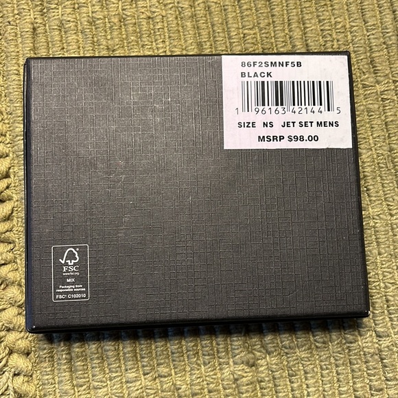 Michael Korea Men’s Jet Set Wallet - Picture 3 of 3